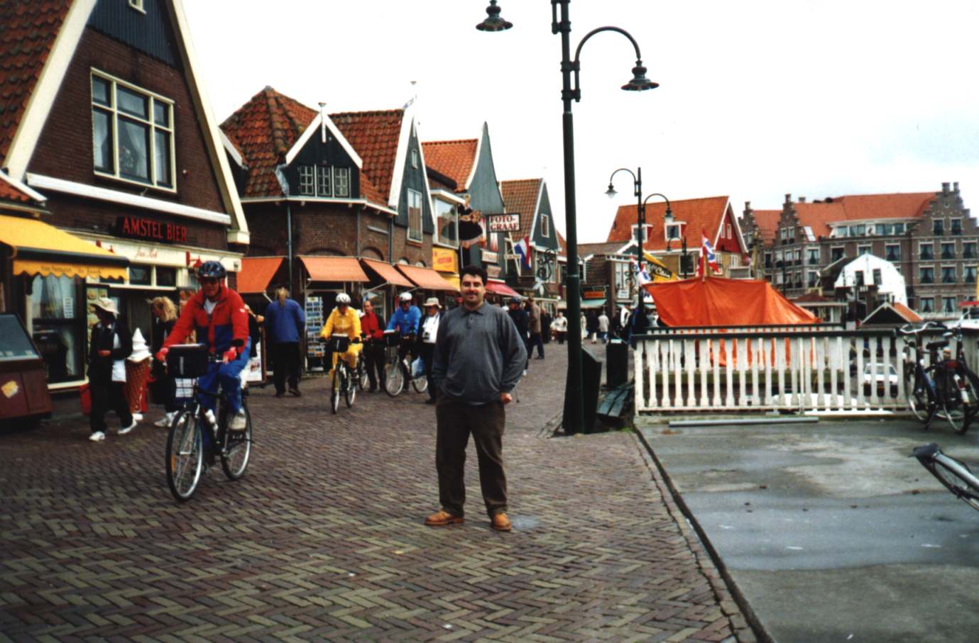 En Volendam, por la zona del puerto.