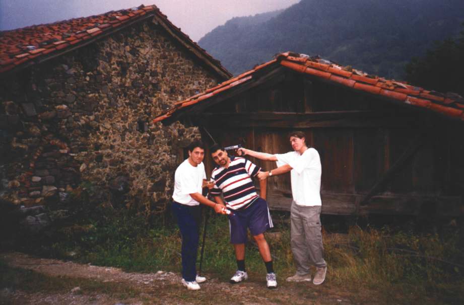 En casa de Buba , en Pido ( Picos de Europa ) con Nacho y Buba